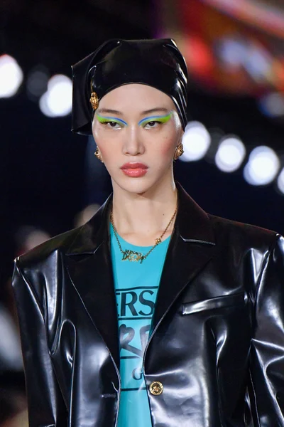 Look 19